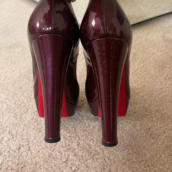 Christian Louboutin Gabin 140 Peep Toe Pumps in PURPLE Patent Leather - Picture 4 of 15
